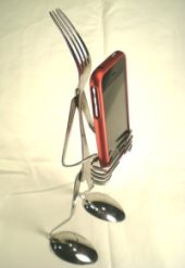 fork-and-spoon-iphone-stand.jpg