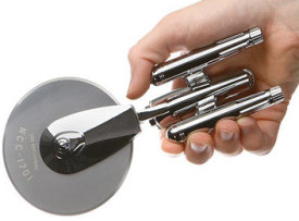 starship-enterprise-pizza-cutter-2.jpg