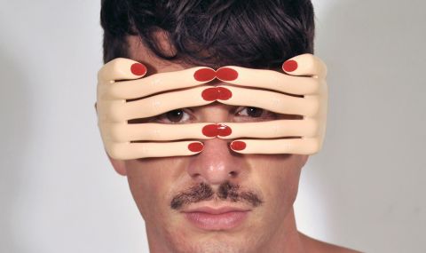 hand-sunglasses-1.jpg